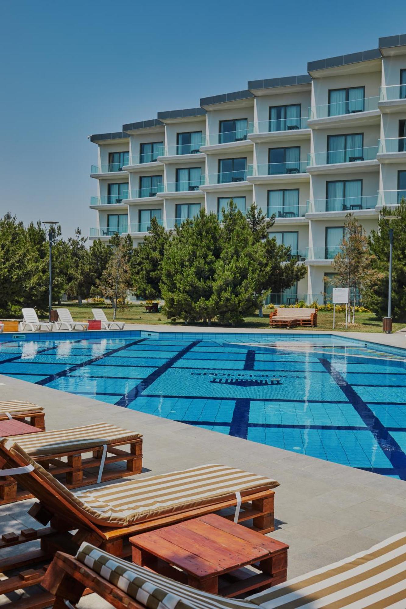 Homebridge Hotel Apartments Baku Exteriör bild
